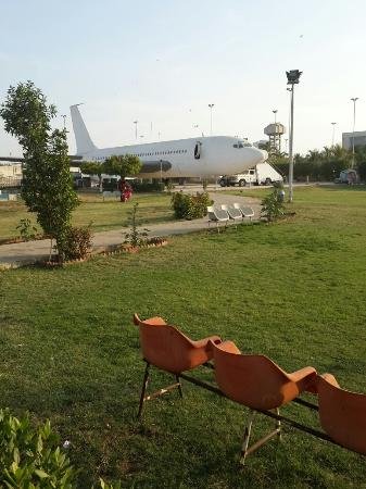 Lush green outdoor event venue near PIA Planetarium Karachi with bridal room and 800-person capacity